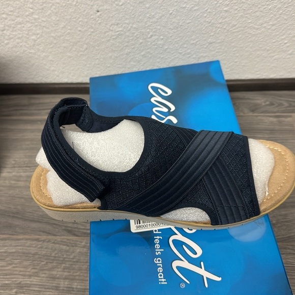 Easy Street Women's Raeven Wedge Sandal - Picture 5 of 6